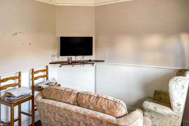 48 Bournemouth Park Road, Southend-on-Sea, SS2 5LP 2