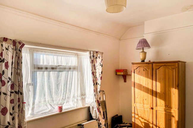 48 Bournemouth Park Road, Southend-on-Sea, SS2 5LP 2