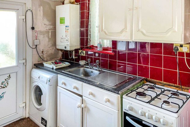 48 Bournemouth Park Road, Southend-on-Sea, SS2 5LP 2