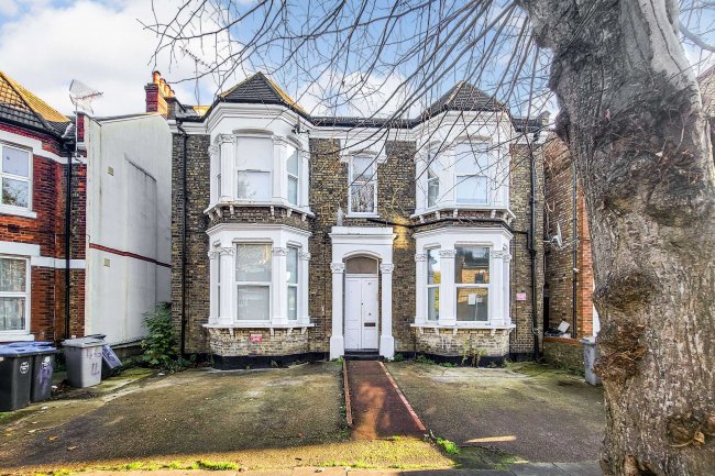 46 Connaught Road, London NW10 9AG 2