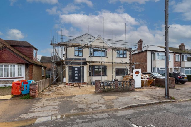 10 Kenilworth Road, Ashford, TW15 3EL 5