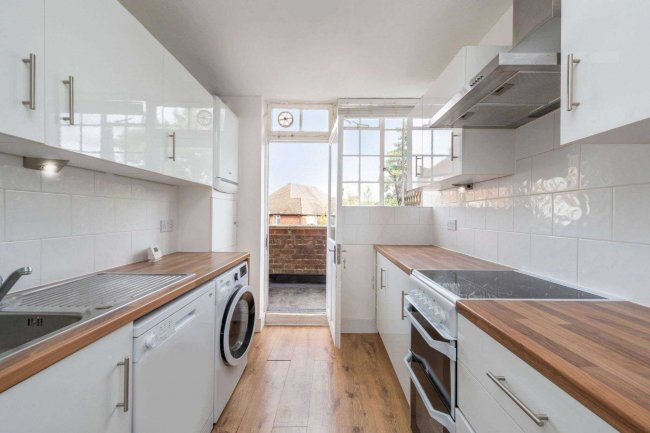 6 Thornfield Court, Holders Hill Road, Mill Hill, London, NW7 1LW 8