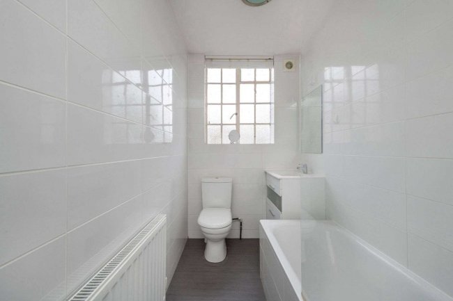 6 Thornfield Court, Holders Hill Road, Mill Hill, London, NW7 1LW 8