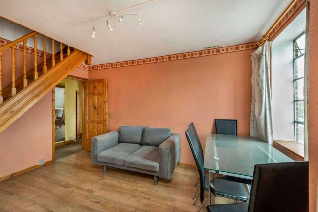 16 Thornfield Court, Holders Hill Road, Mill Hill, London, NW7 1LW
 9