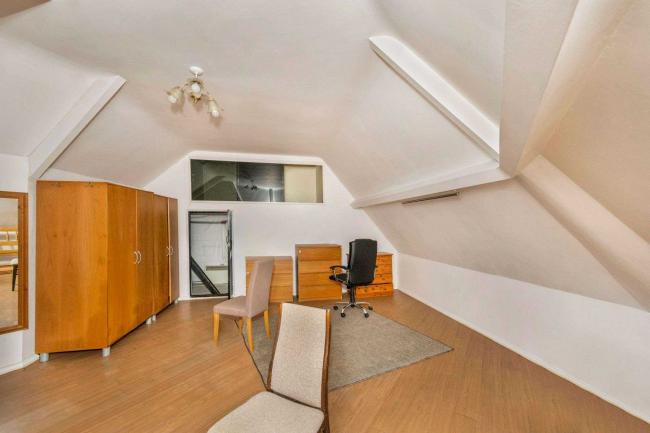 16 Thornfield Court, Holders Hill Road, Mill Hill, London, NW7 1LW
 9