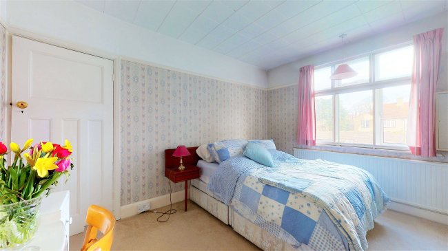 17 Hogarth Gardens, Heston TW5 0QS 6