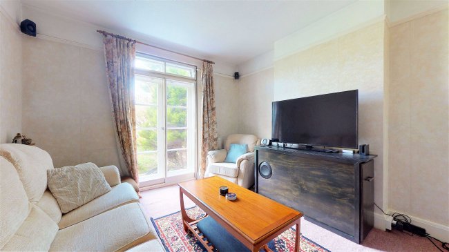 17 Hogarth Gardens, Heston TW5 0QS 6