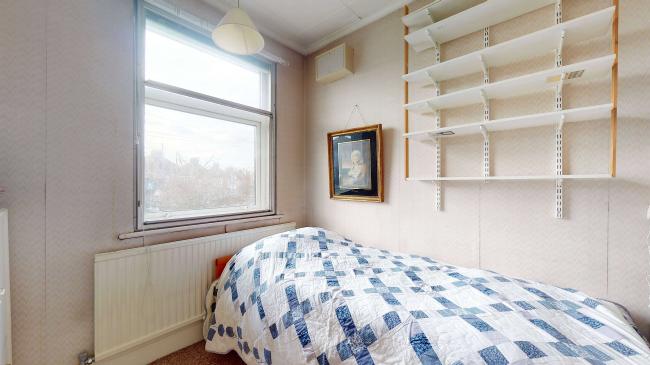 17 Hogarth Gardens, Heston TW5 0QS 6