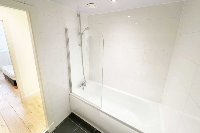 Flat 5, 10 Pollard Street, Manchester M4 7DS
 3