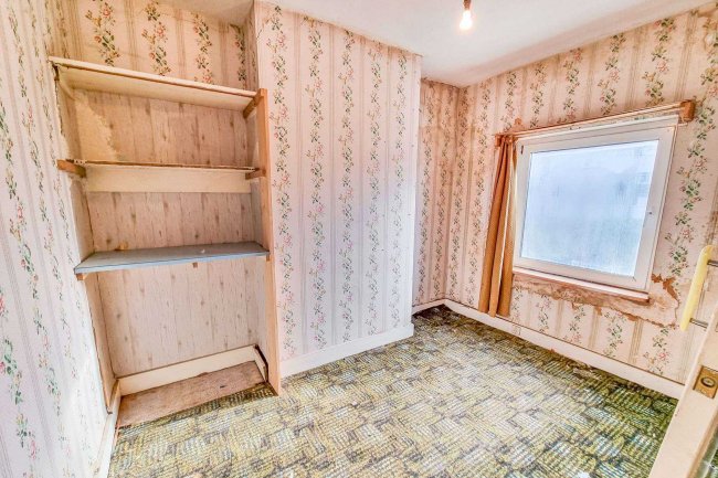 43 Manor Road, Enfield, EN2 0AN
 4