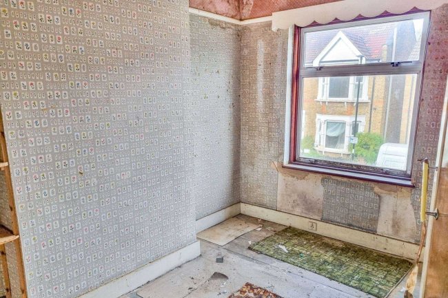 43 Manor Road, Enfield, EN2 0AN
 4