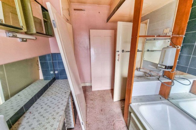 43 Manor Road, Enfield, EN2 0AN
 4