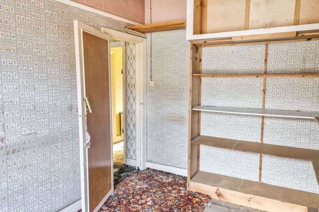 43 Manor Road, Enfield, EN2 0AN
 4