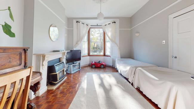 1 Digby Crescent, Finsbury Park, London, N4 2HS
 8