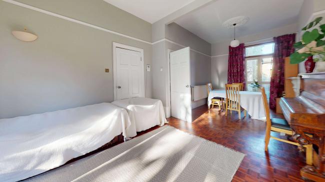 1 Digby Crescent, Finsbury Park, London, N4 2HS
 8