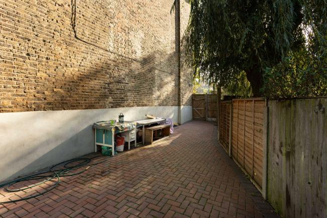 1 Digby Crescent, Finsbury Park, London, N4 2HS
 8