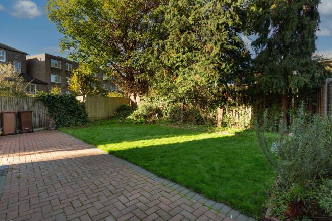 1 Digby Crescent, Finsbury Park, London, N4 2HS
 8