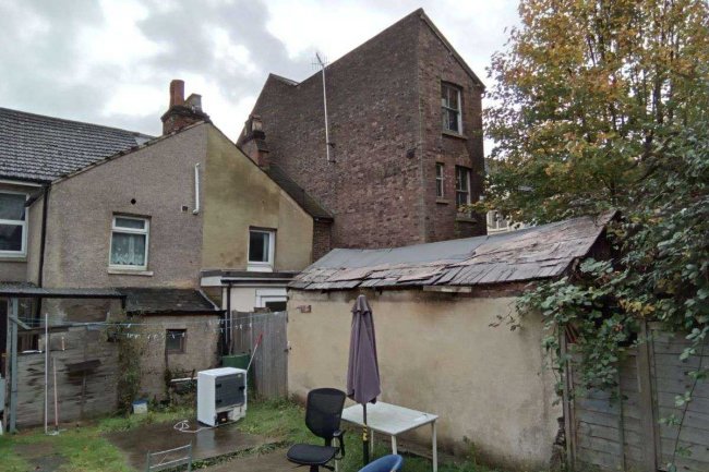 83 Brighton Rd, Redhill, RH1 6PS 4