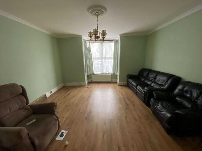 2 Oatlands Road, Enfield, EN3 5LJ 8