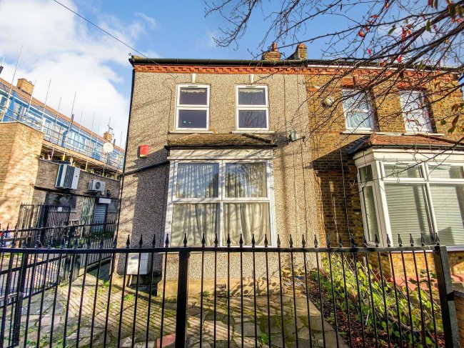 2 Oatlands Road, Enfield, EN3 5LJ 8