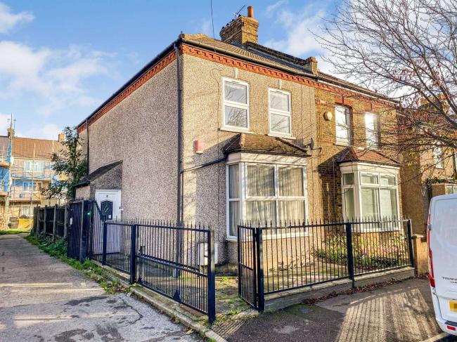 2 Oatlands Road, Enfield, EN3 5LJ 8