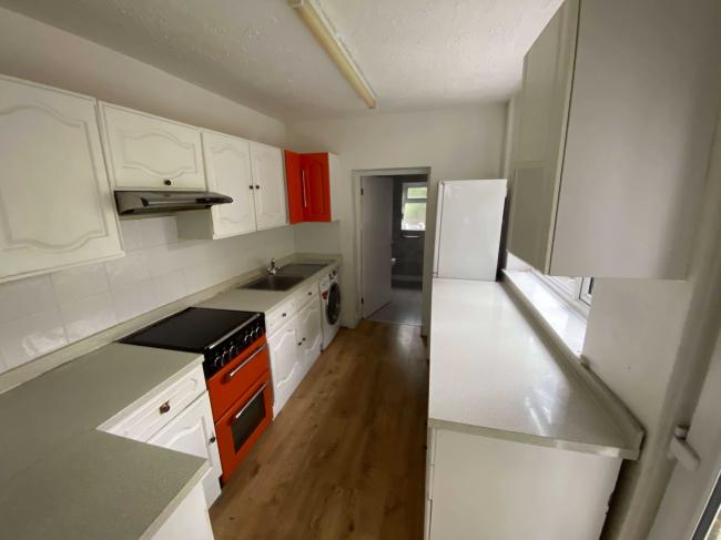 2 Oatlands Road, Enfield, EN3 5LJ 8