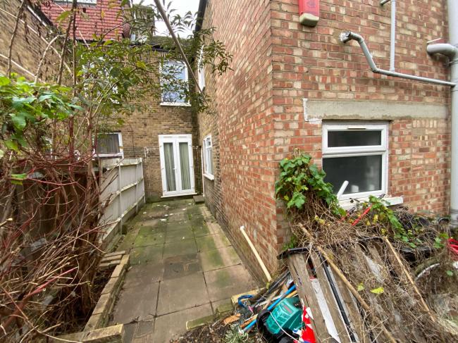 2 Oatlands Road, Enfield, EN3 5LJ 8