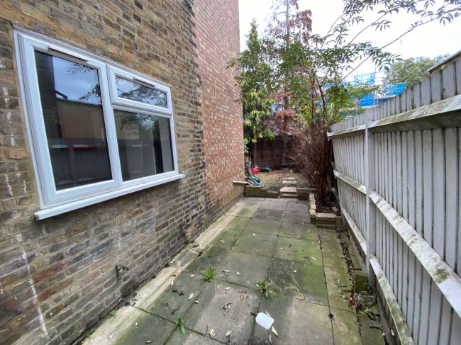 2 Oatlands Road, Enfield, EN3 5LJ 8