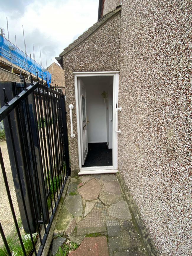 2 Oatlands Road, Enfield, EN3 5LJ 8