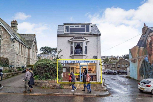 9 Alma Terrace, St Ives, TR26 1QX 2