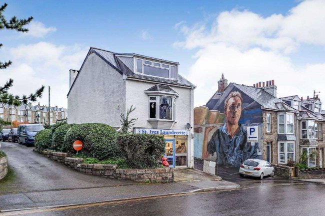 9 Alma Terrace, St Ives, TR26 1QX 2