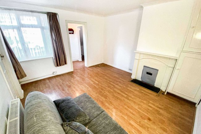 18 Barnard Gardens, New Malden, KT3 6QG 9