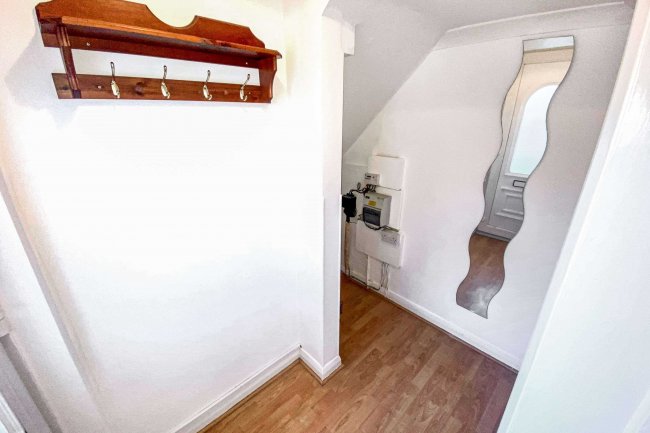 18 Barnard Gardens, New Malden, KT3 6QG 9