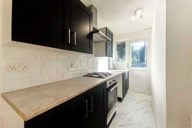 18 Barnard Gardens, New Malden, KT3 6QG 9