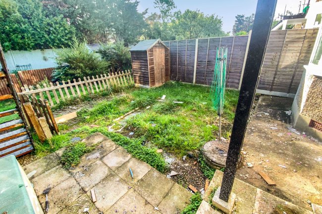 18 Barnard Gardens, New Malden, KT3 6QG 9