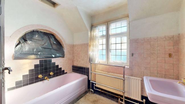 30 Wyvern Road, Purley, Surrey, CR8 2NP

 4