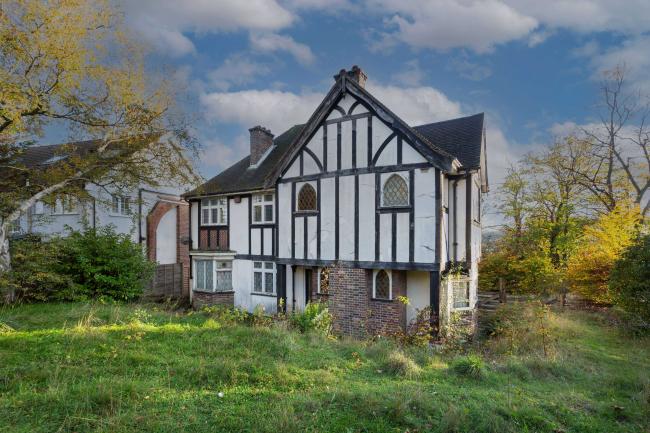 30 Wyvern Road, Purley, Surrey, CR8 2NP

 4