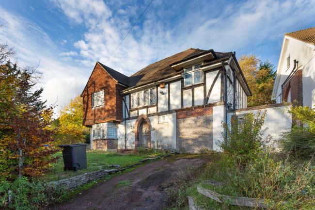 30 Wyvern Road, Purley, Surrey, CR8 2NP

 4