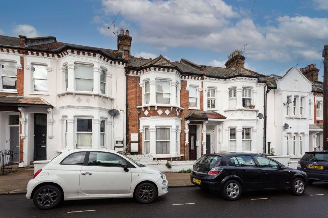 34B Aliwal Road, Battersea, London, SW11 1RD
 7