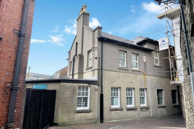 64 High Street, Pwllheli, Wales LL53 5RL
 7