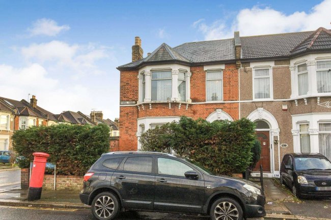 140 Fordel Road, London SE6 1XR 5