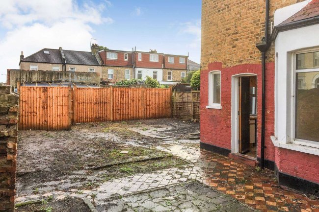 140 Fordel Road, London SE6 1XR 5