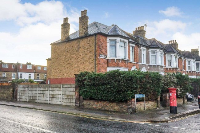 140 Fordel Road, London SE6 1XR 5