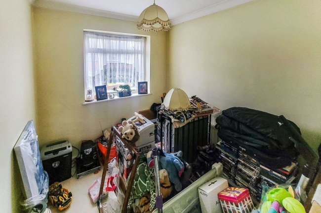 27 Blossom Way, West Drayton UB7 9HF 2