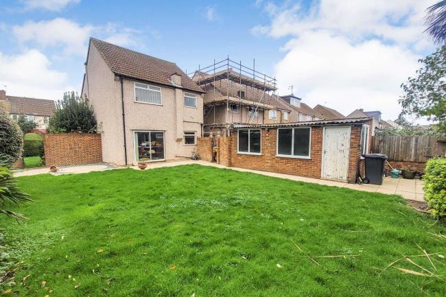 27 Blossom Way, West Drayton UB7 9HF 2