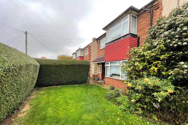 27 Blossom Way, West Drayton UB7 9HF 2