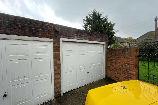 27 Blossom Way, West Drayton UB7 9HF 2