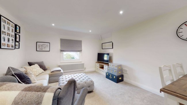 Flat 5, 213 Bedford Hill, London, SW12 9HQ
 10