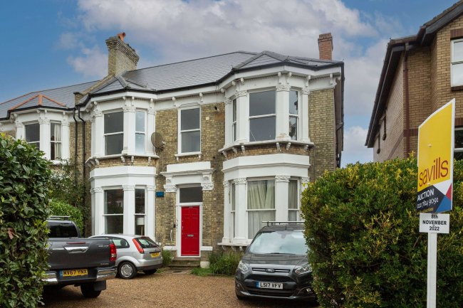 Flat 5, 213 Bedford Hill, London, SW12 9HQ
 10