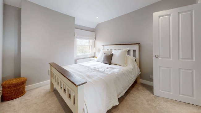 Flat 5, 213 Bedford Hill, London, SW12 9HQ
 10